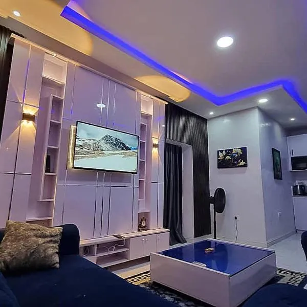 JKA 1-BEDROOM-Apt 24HRS POWER Unlimited WIFI , GARDEN PATIO AREA,FREE DAILY HOUSEKEEPING, hotel v destinácii Lagos