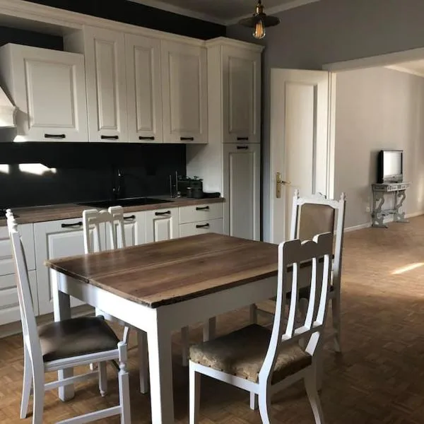 Casetta in piazza nel paese dei ciliegi, ξενοδοχείο σε Ceresara