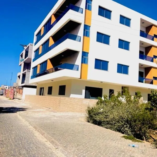 Brand New Spacious T3 Apartment in Santa Maria, hotel v destinaci Santa Maria