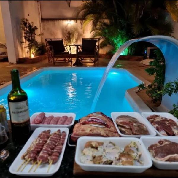 LINDA CASA COM PISCINA EM PICARRAS SC e VISTA PARA O MAR