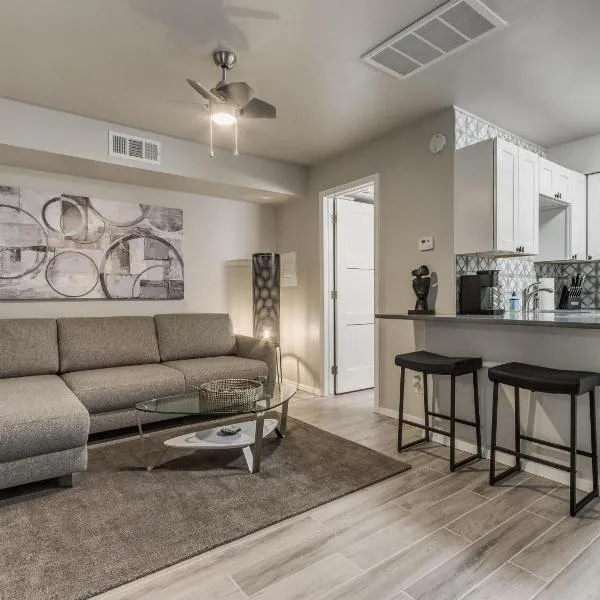 Quiet Modern Heavenly Paradise Love and Balcony Near Lake, Mall, Food, Entertainment!, hotel in Oklahoma City