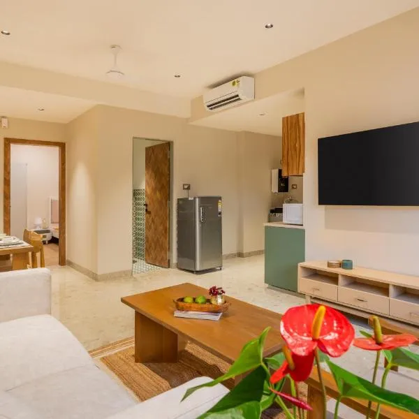 ELIVAAS 1 BHK with Jacuzzi & Lift - Kamerios Brisa, hotell i Goa