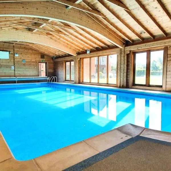 The Victorian Barn, Self-Catering Holidays with Pool and Hot Tubs, Dorset, hotel in Woolland