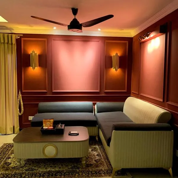 Royal Reside by StayMehman, hotel in Rawalpindi