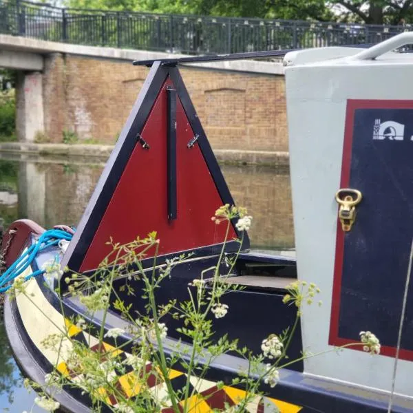 Canal Boat Experience in Little Venice for Family & Friends, khách sạn ở London