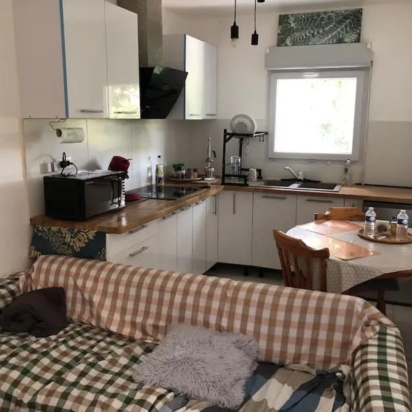 Logement entier entrée autonome ch,sdd,cs privatives, hotel in Aussonne