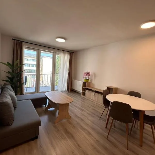 Modern cabin with garage, hotel em Budapeste
