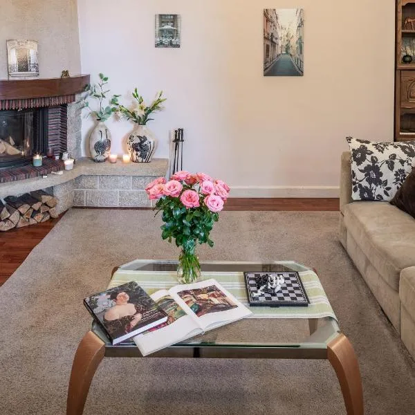 Alunana LUX & Jakuzzi in Quiet Center, 1870's, Art Nouveau area, 74sqm, Self check-in, Hotel in Riga