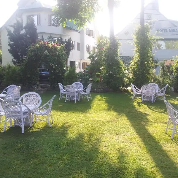 Hotel Mirage, hotel in Srinagar