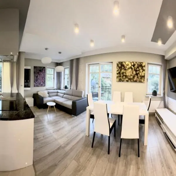 Polanica Luxury Apartment - Bliżej Zdroju, hotel v destinaci Polanica-Zdrój