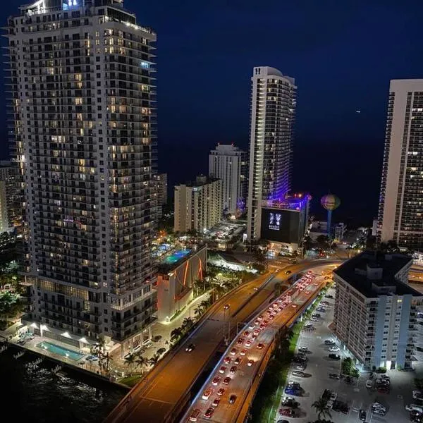 BeachWalk Studio Apartment 2 beds, amazing views, hotel en Hallandale Beach