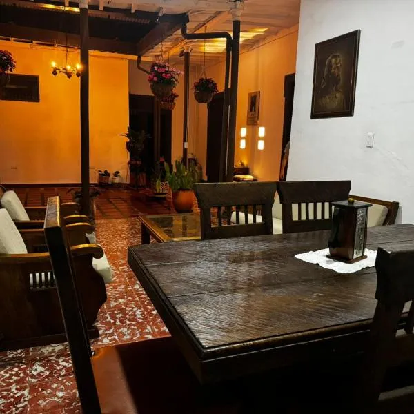 Vivienda turística Casa Rionegro Colonial, hotel in Rionegro