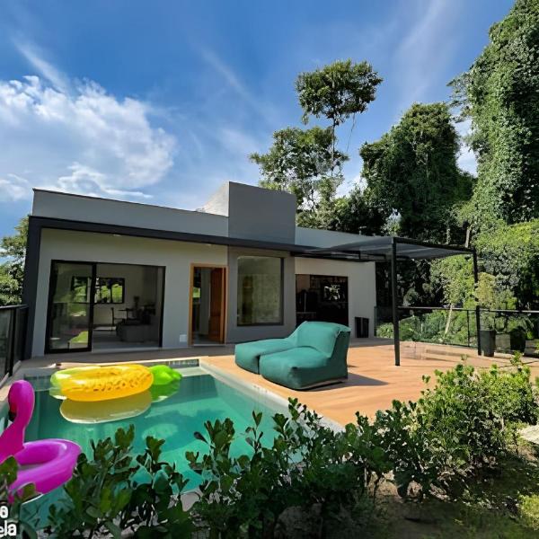 Casa em condomínio perto da Praia da Feiticeira