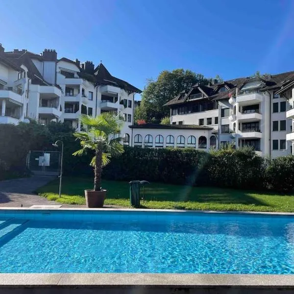 modern lakeside flat with pool access - 80m2, hotel in Altendorf