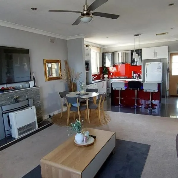 McGowen st accommodation, hotel v destinaci Broken Hill