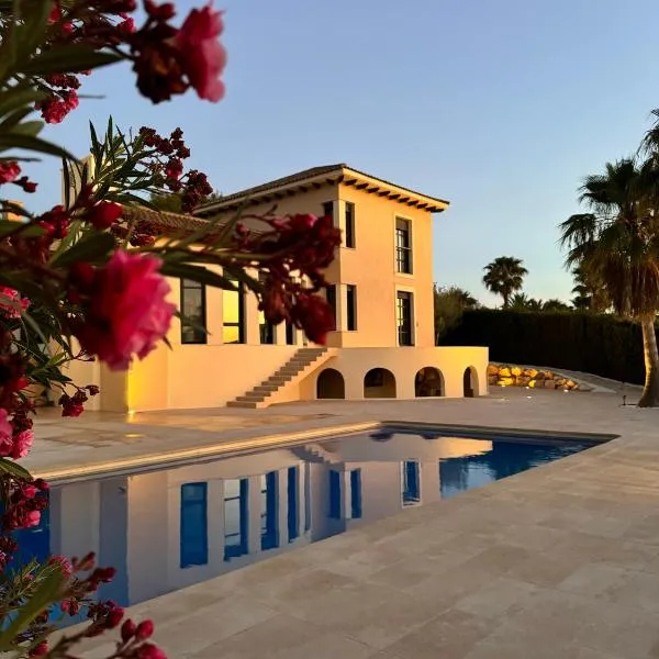 Viesnīca Luxury villa pool&beach paradise pilsētā Haveja