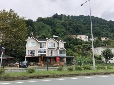 Rize-Çayeli-Villa, hotel Rizében