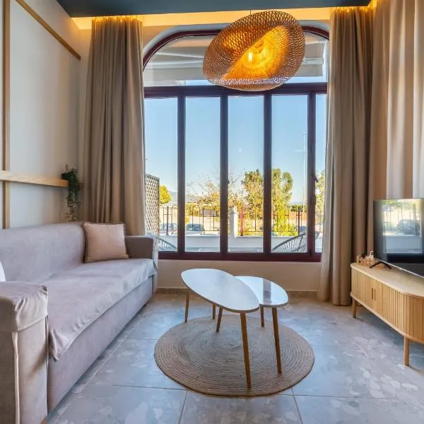 Sunny Nest with a sea view by Salt Apartments, ξενοδοχείο στον Βόλο