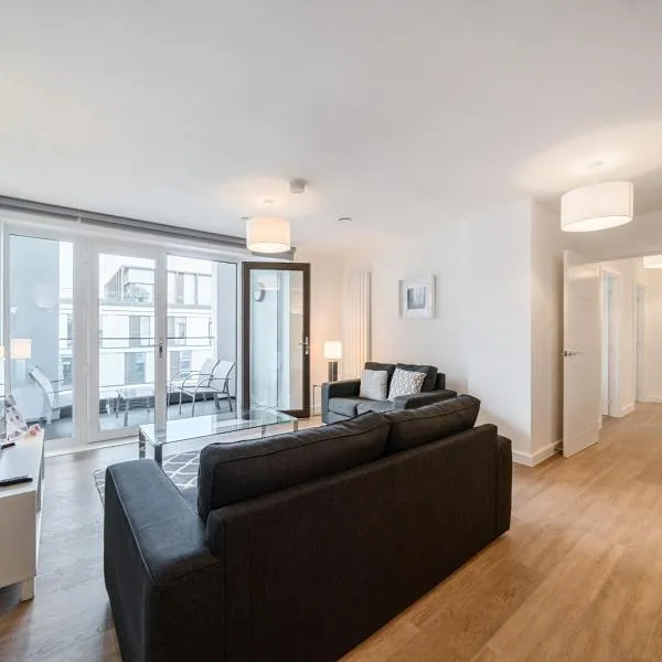 Roomspace Serviced Apartments - Walton Court, hotel v mestu Hersham