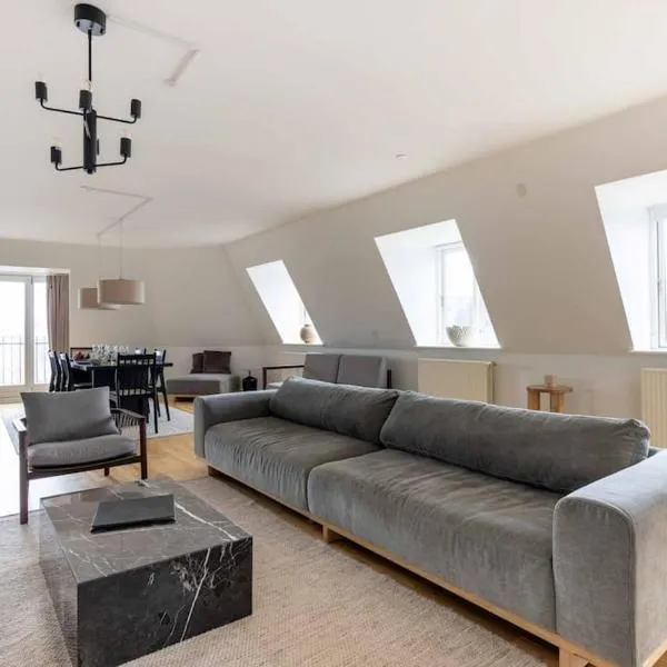 2BR with Amazing City Skyline View, hotel v Kodani