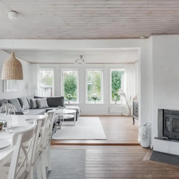 Charming Home by Swedens Longest Sandy Beach, hotel v destinaci Eldsberga