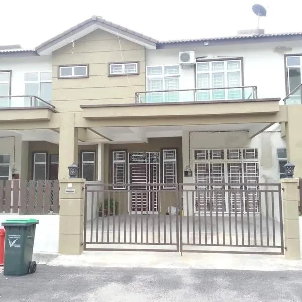 Homestay Giant Kangar, khách sạn ở Kangar