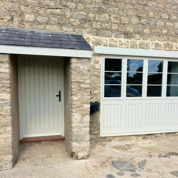 The Old Workshop, Astwell Castle Farm, hotel in Brackley