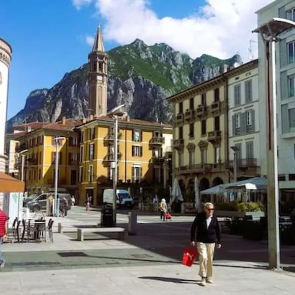 Ampio monolocale vicino al lungolago di Lecco, hotel v destinaci Lecco