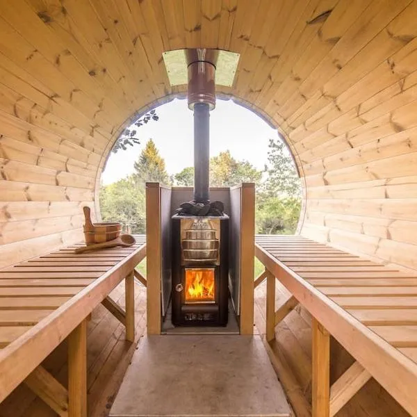 ENJOY COZY NEST View Hills Garden Forest Sauna Hottub, hotel v destinaci Jablonné v Podještědí