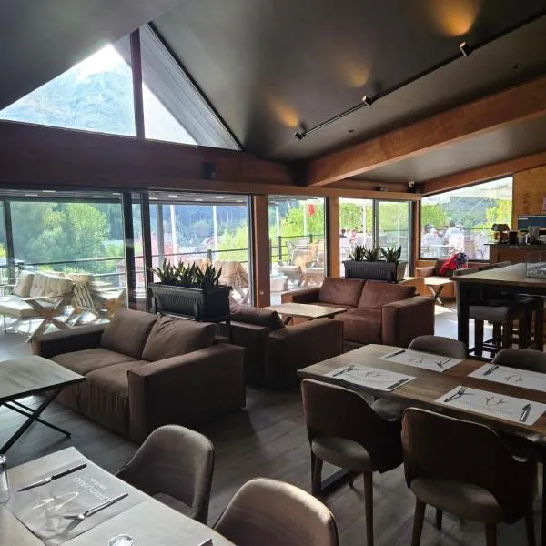 Grand Chamois Hotel & Spa, hotel u Mavrovom