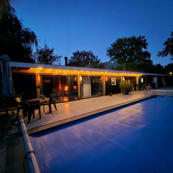 Ham Annex met privé jacuzzi، فندق في ألميلو