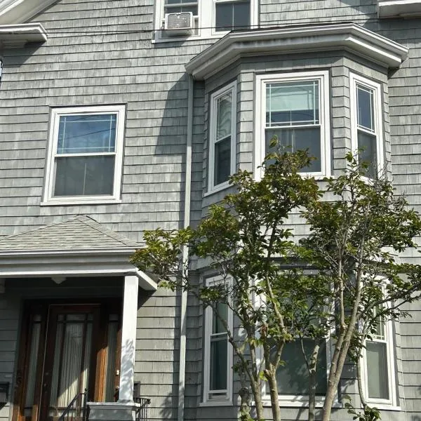 HomeStay Near Downtown Boston - Andrew Station Area, hotel em Boston