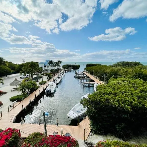 Ocean View Overlooking Marina Ocean Pointe 5305, hotel in Key Largo
