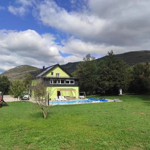 Lika Relax and Party House with sauna, jacuzzi and outdoor heated swimming pool, hotel in Lovinac
