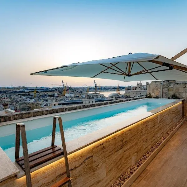 Moon Malta Boutique Stay with Rooftop Pool & Sea Views of Valletta, Grand Harbour & Three Cities, hotel in Cospicua