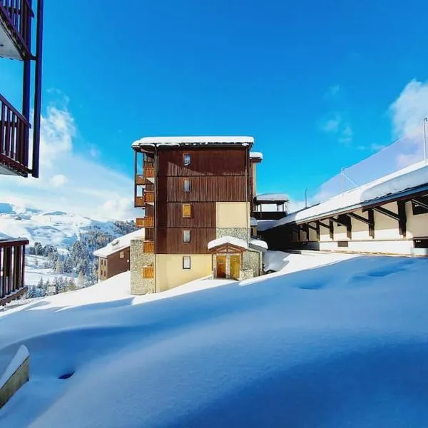 4-6 pers ski pieds Belle Plagne Les Gémeaux – hotel w mieście La Plagne Tarentaise