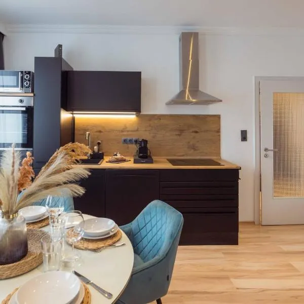 SchillerApartment Hof, Küche, 24h Digital-Checkin, Parkplatz, WLan250MBit, Hotel in Hof