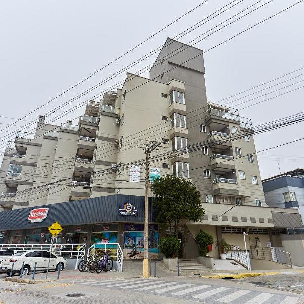 1134 Apto 2 dormitorios no centro de Bombinhas 100 m da Praia