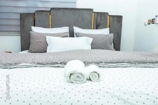 Caroline Appt-spacious deluxe 2 bedroom appt, hotel in Accra