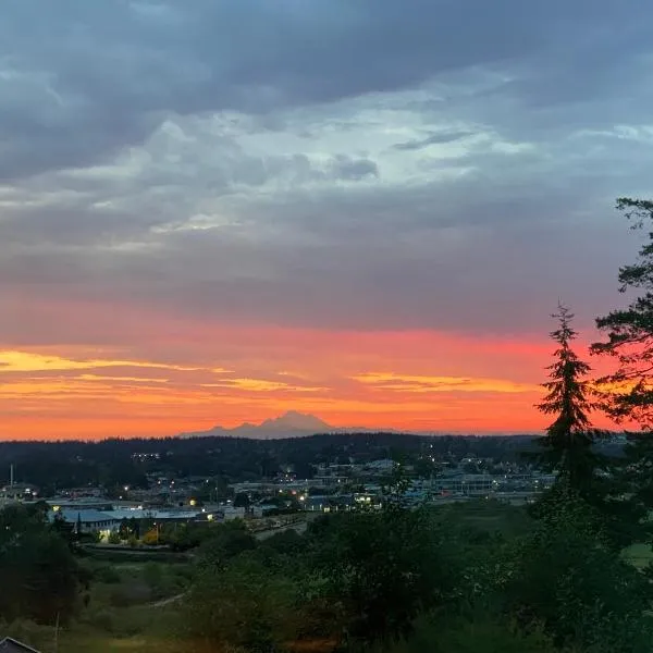 Cabin - Hot tub - Fire pit - View - Getaway!, hotel v destinaci Oak Harbor