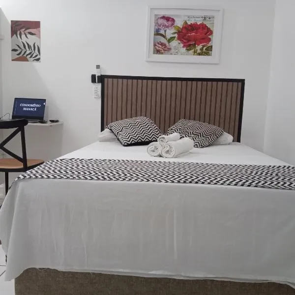Loft4 COMPLETO AR CANAIS ASSINAT GARAGEM INTERNET prox Aparecida e Industrias, hotel in Pindamonhangaba