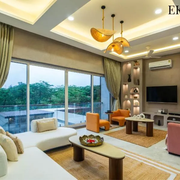 EKOSTAY - Casa Enzo 7BHK -Theatre Room Private Swimming Pool and Indoor Games, hotel in Lonavala