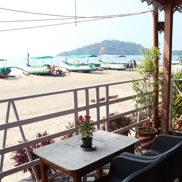 Lira Beach Place, hótel í Goa
