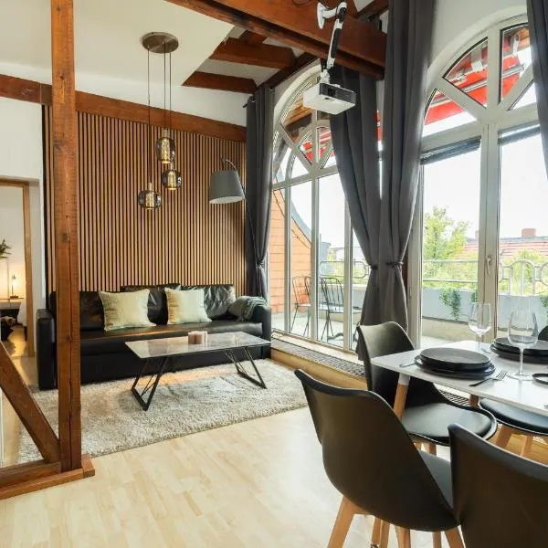 Helle & gemütliche Dachwohnung mit Terasse, hotel in Berlin