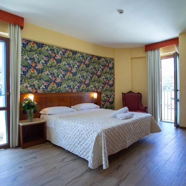 Hotel Miralago – hotel w mieście Piediluco