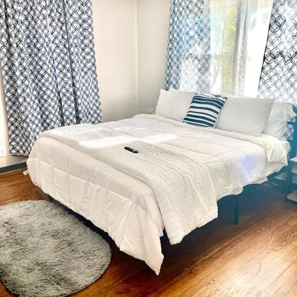 Conveniently located spacious 3br Bush tavern, hotel in Birmingham