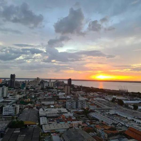 Apt amplo e confortável no umarizal com bela vista da baia