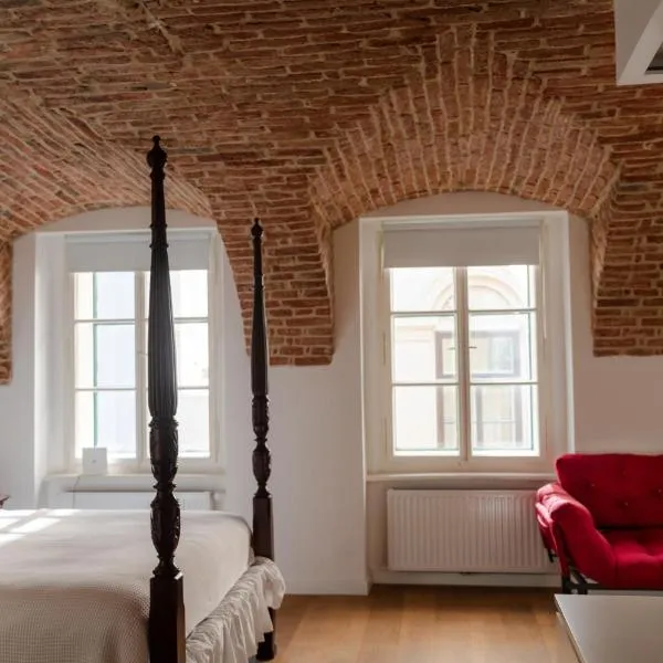 Funktastic Old-Town Condo, hotel in Zagreb