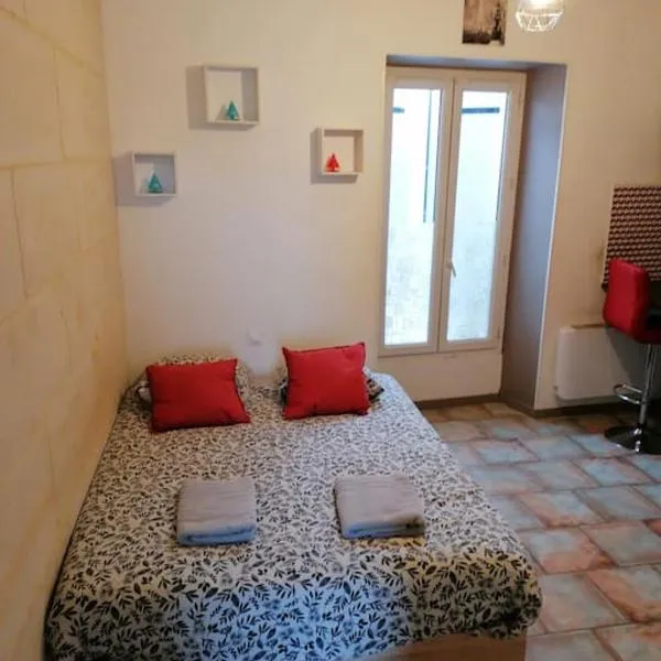 Le Petit Cosy 2e étage 15 m2, hotel en Niort