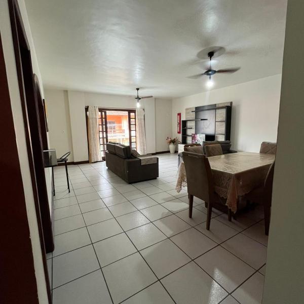 Apartamento amplo, 180m da praia